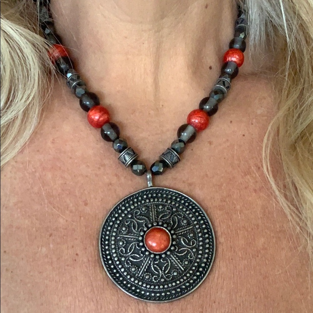 Gorgeous Chico’s Necklace - Red, Charcoal Gray, Aztec Like Design -Like New!🖤❤️